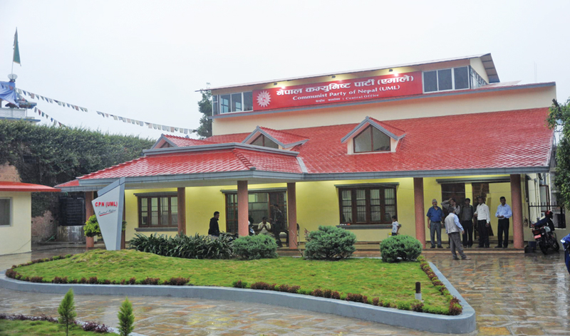 एमालेका प्रभावशाली नेताहरुको ठहर ‘ओलीको ठट्यौली शैलीले नौ महिनामा सरकार ढल्योे’