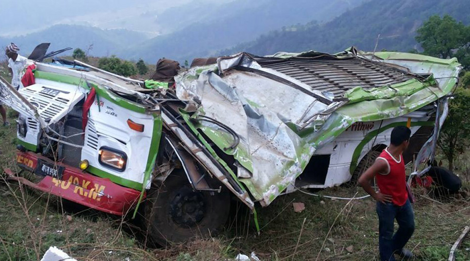 भारतमा यात्रु बस दुर्घटना, ९ को मृत्यु २५ बेपत्ता