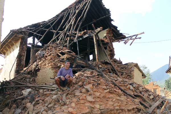 भूकम्पपीडितकाे गुनासाेः टहरामा जन्मेको नाति हिँड्न थाल्यो, घर बनाउने अनुमति मिलेन