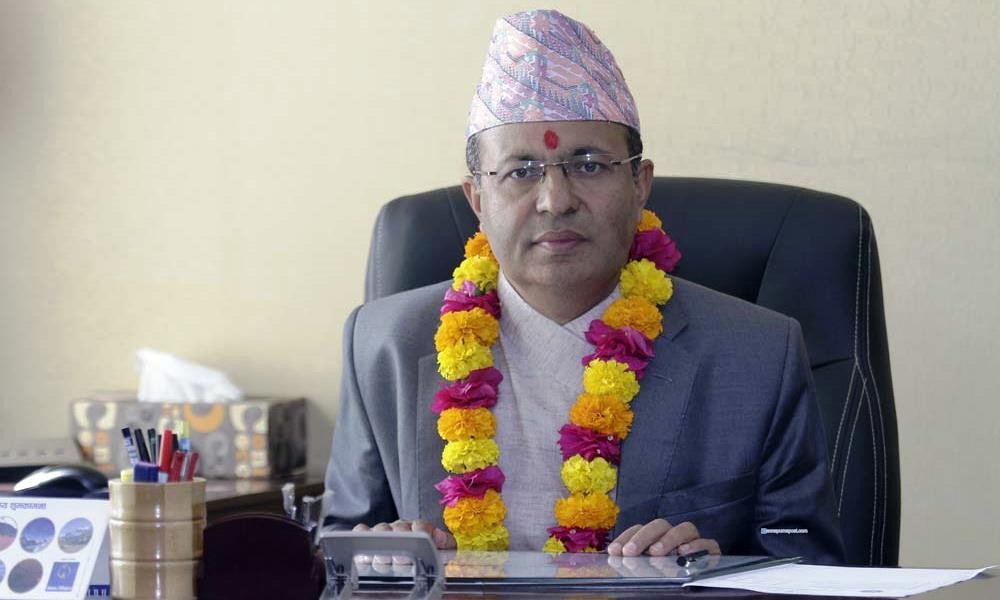 प्रधानमन्त्री ओलीमाथि मुख्यसचिव रेग्मीलाई हटाउन दबाब
