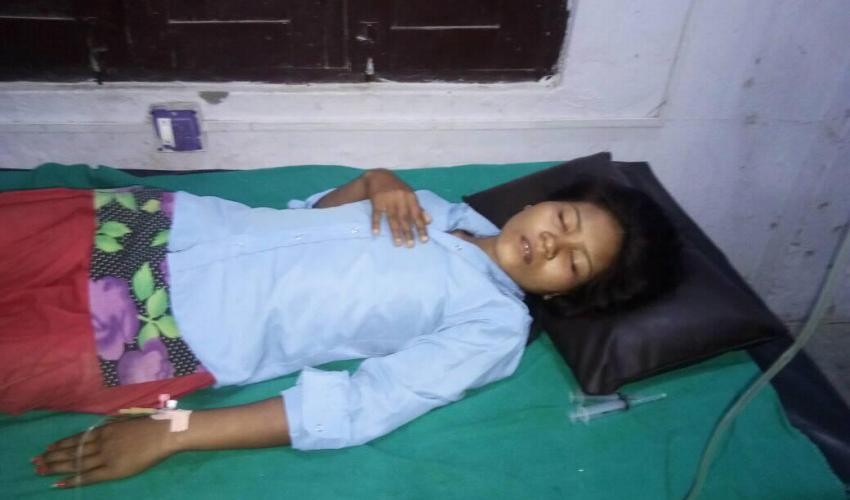 'बाेक्सी' अाराेपमा कुटेकालार्इ छाडेका प्रहरी निलम्बित