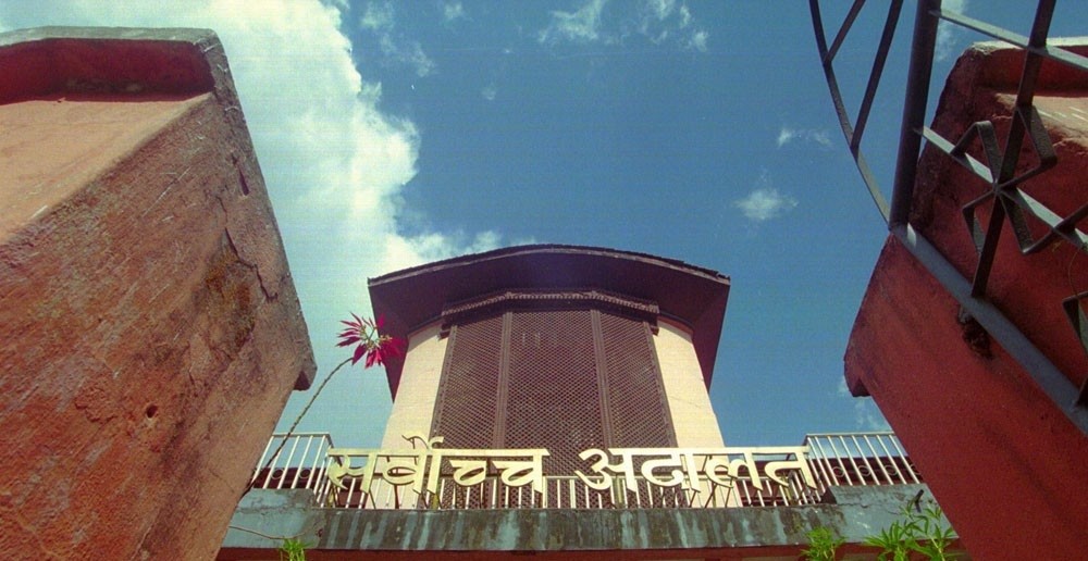 सर्वोच्चमा 'श्रीमान'बीच विवाद !