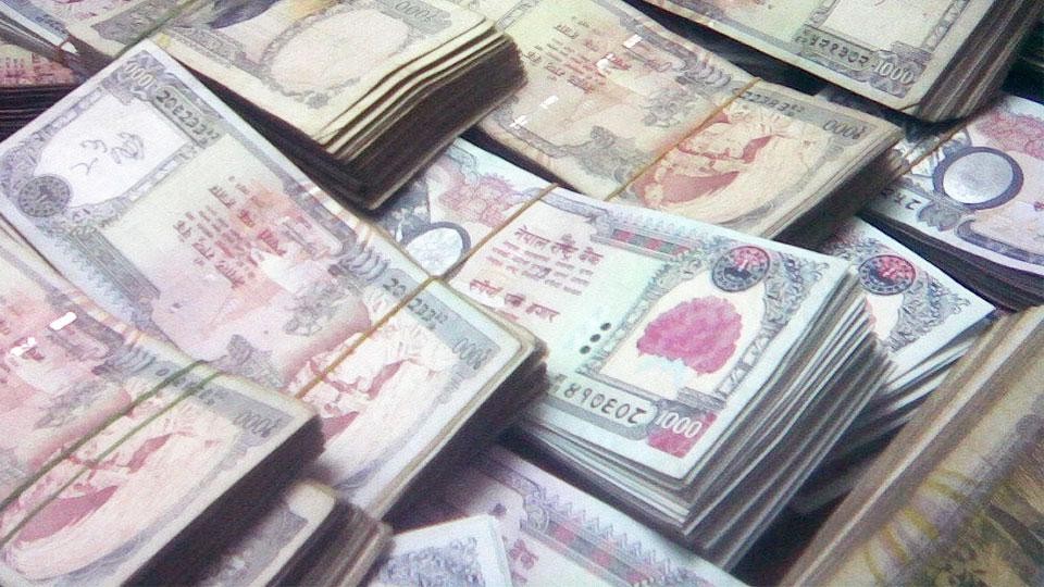 कर्मचारीको भत्ता र पोसाकमै सकिन्छ राज्यको ढुकुटी