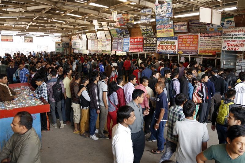 बसको टिकट पाउन बिहान ३ बजेदेखि लाइन