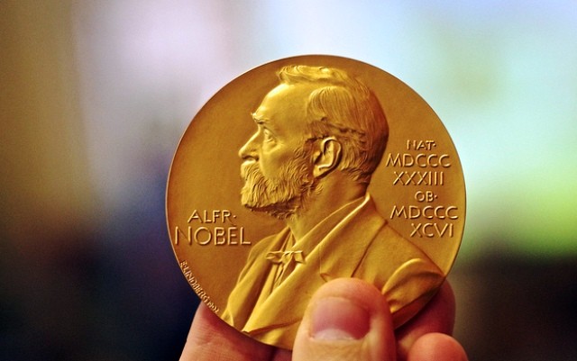 यस वर्ष साहित्यतर्फको नोबेल पुरस्कार किन दिर्इएन ?
