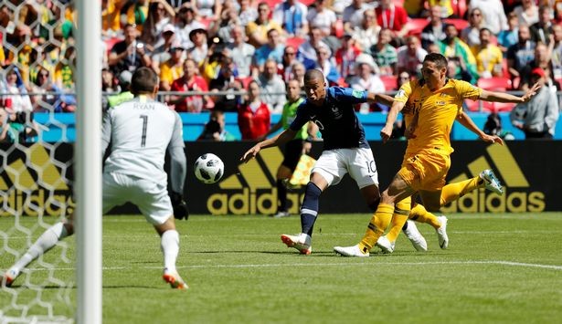 विश्वकप फुटबलमा पहिलाे पटक भि.ए.अार प्रयाेग, फ्रान्स २–१ ले विजयी