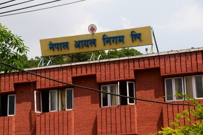 पेट्रोलियम पदार्थको मूल्य पुनरावलोकन गर्न आयल निगम सहमत