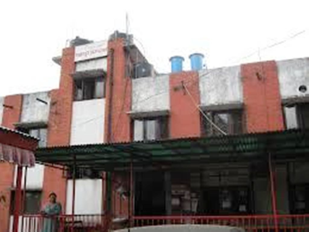 एम्बुलेन्सबिहीन भक्तपुर अस्पताल