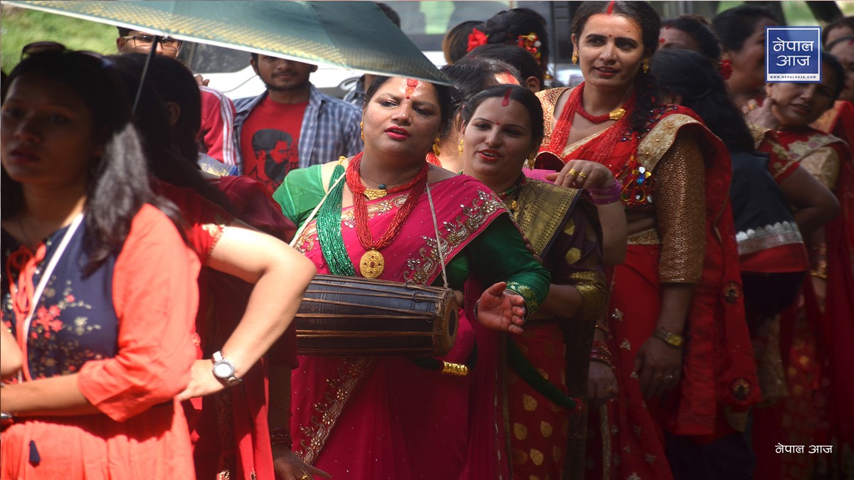 हरितालिका तीजको दिन पशुपतिनाथ रातो रंगामा सजियो (फोटो फिचर)
