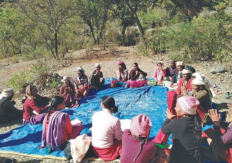 बझाङका महिलाको प्रश्नः रक्सी बन्द गर्ने संस्था आउँदैनन् ?