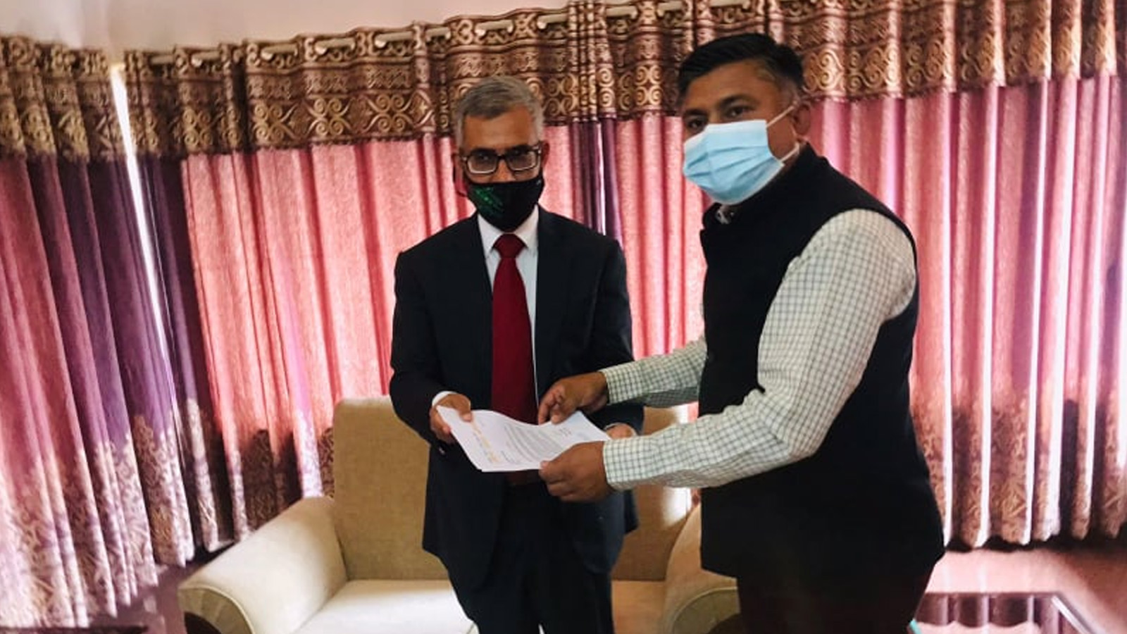 मन्दिर र मुर्ति तोडफोड भएको घटनाको निन्दा गर्दै बंगलादेशका प्रधानमन्त्रीलाई ज्ञापनपत्र