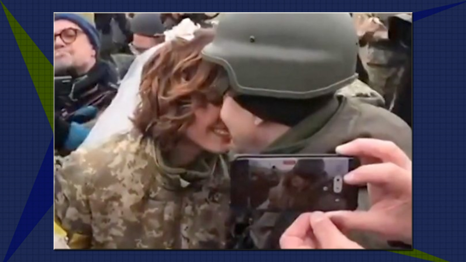 युद्ध मैदानमा युक्रेनी स्वयमसेवक सैनिकले यसरी गरे विवाह