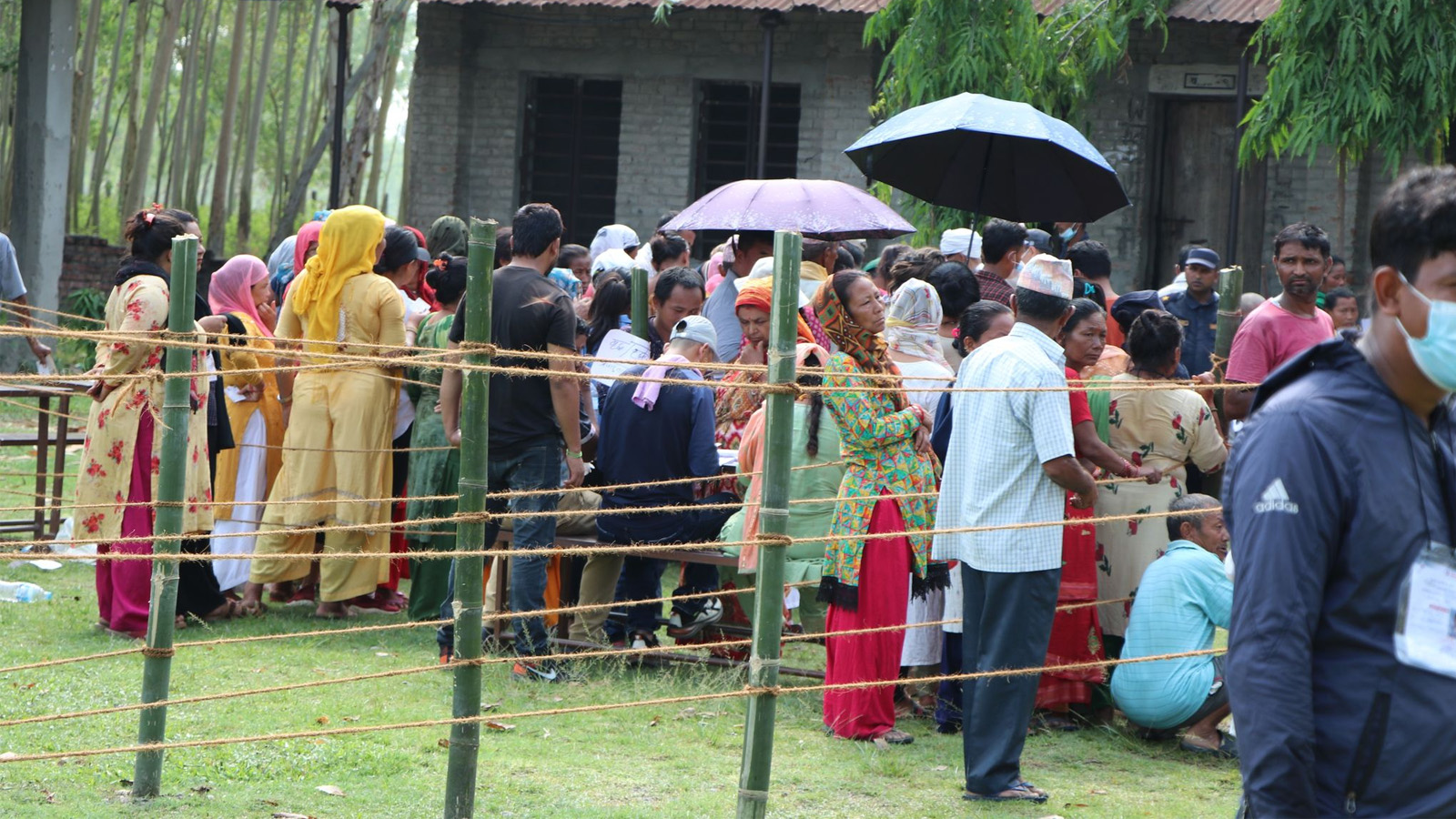 सर्लाहीमा मतदान अधिकृत पक्राउ , रौतहटमा १५ जना घाईते