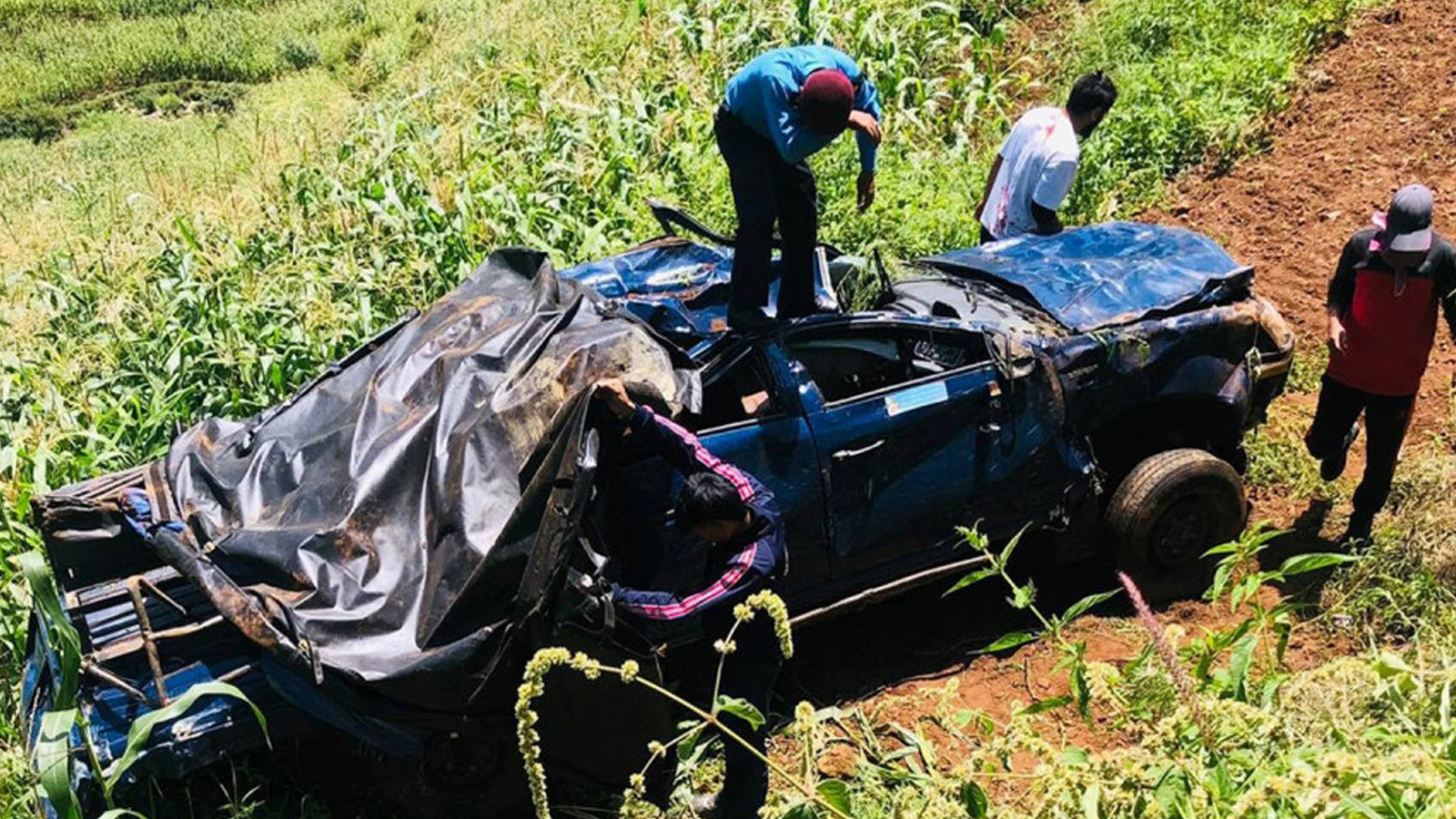 रुकुम पुर्वमा प्रहरीको गाडी दुर्घटनाः २ डिएसपीसहित ६ जना घाईते, १ जना गम्भिर