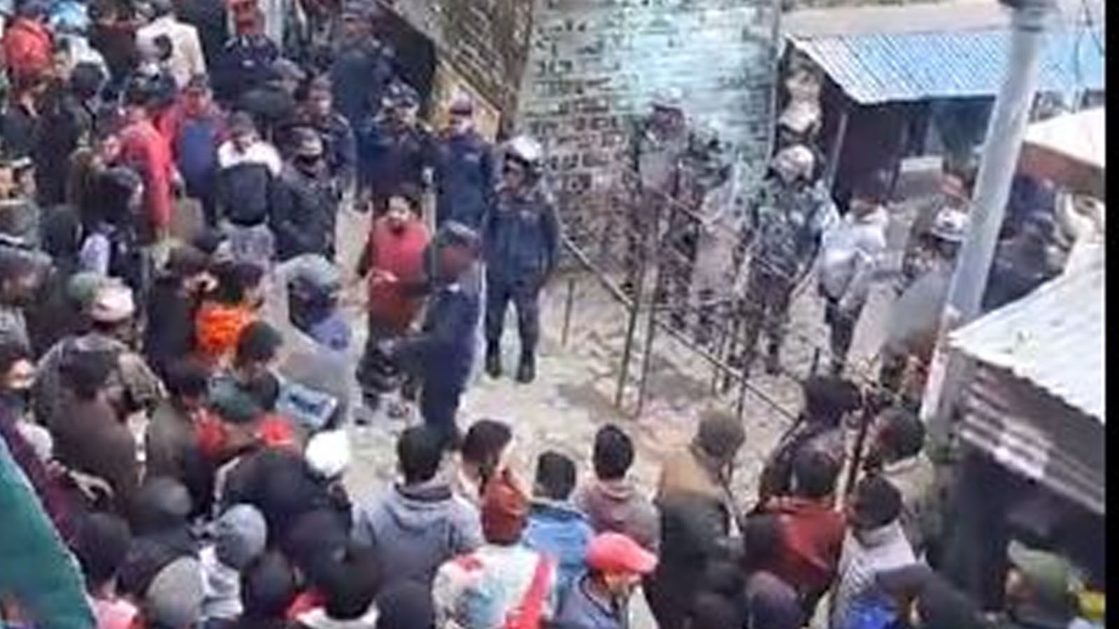 नेपाली र भारतीय नागरिक बीच महाकाली वारी–पारी ढुङ्गा हानाहान