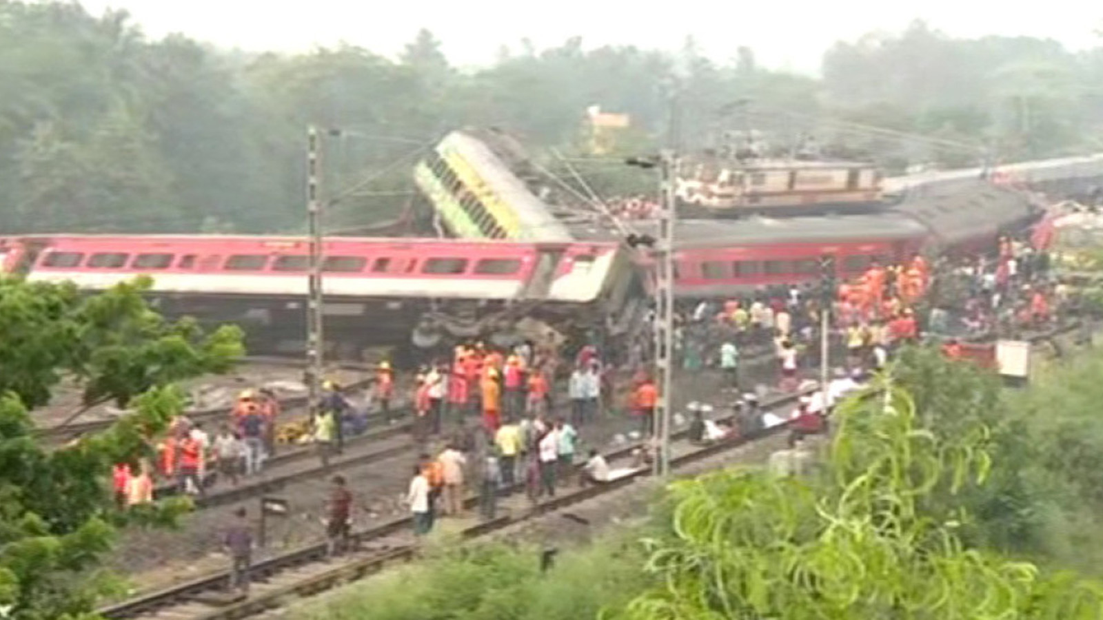 प्रचण्ड भारतमै हुँदा भयानक रेल दुर्घटना, २३३ को मृत्यु