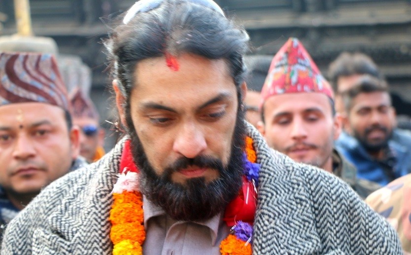 विमानस्थलका प्रहरीलाई झण्डै कुटे पारसले