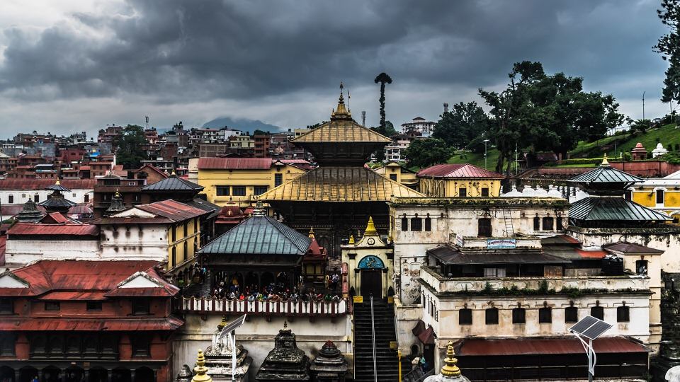 पशुपति क्षेत्रका १३ मन्दिरको भेटी पुजारीले नै पार्छन् झ्वाम्