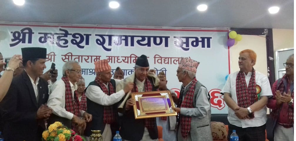 आफूले २०१९ सालमा एसएलसी पास गरेको विद्यालयबाट देउवा सम्मानीत