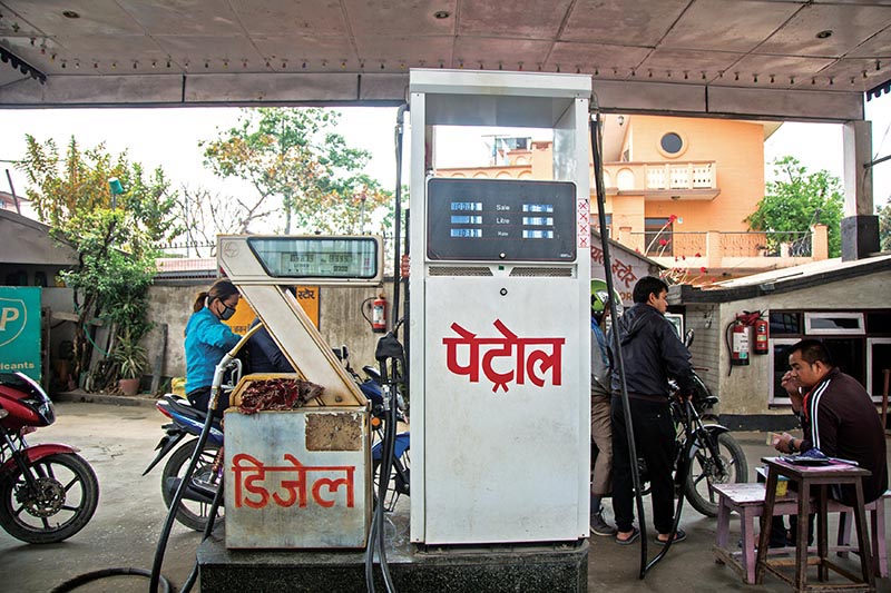 पेट्रोलमा १ रूपैयाँ घट्यो, अब प्रतिलिटर रू ११० कायम