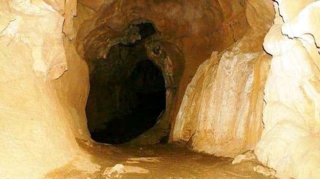 पर्यटकको पर्खाइमा सुदूरपश्चिमको पातालभूमेश्वर गुफा