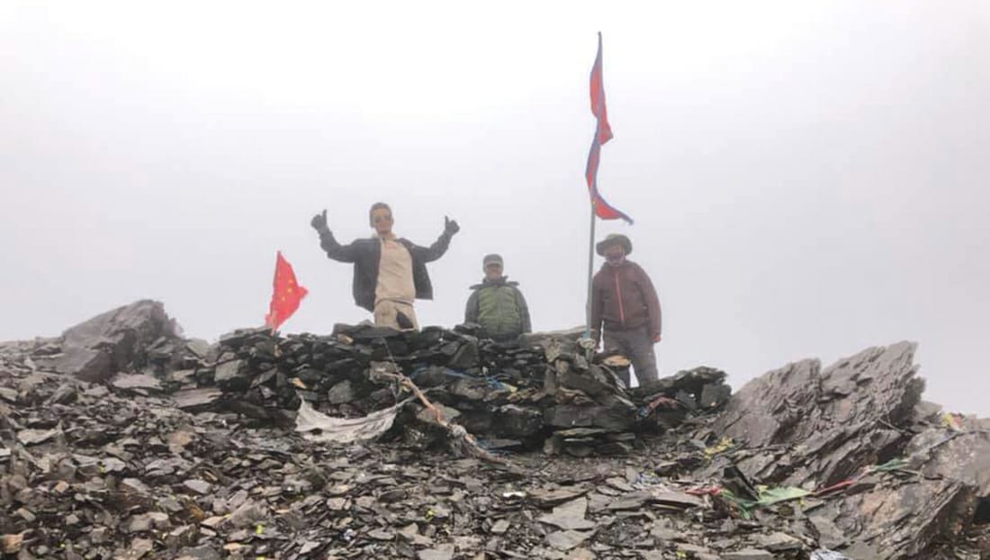 अतिक्रमण बढेपछि नेपाल-चीन सिमामा गाडीयो नेपाली झन्डा