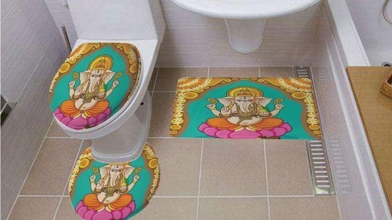 एमेजनले बेच्न बन्द गर्यो हिन्दु देवीदेवता भएका जुत्ता र ट्वाइलेट सिट कभर