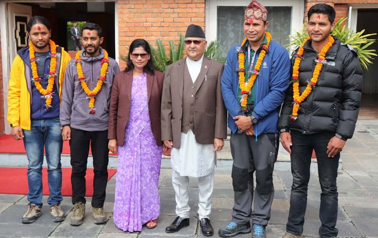 सगरमाथा नापी टोलीका एक सदस्यलाई गृहजिल्लामा सम्मान