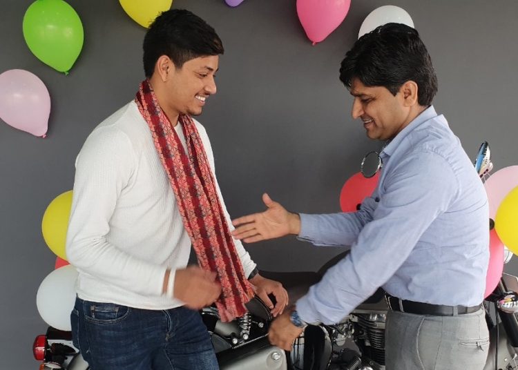 सन्दीपले किने नयाँ ‘बुलेट बाइक’
