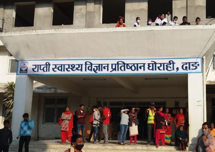 चिकित्सक कर्मचारीबाट सामूहिक राजीनामा