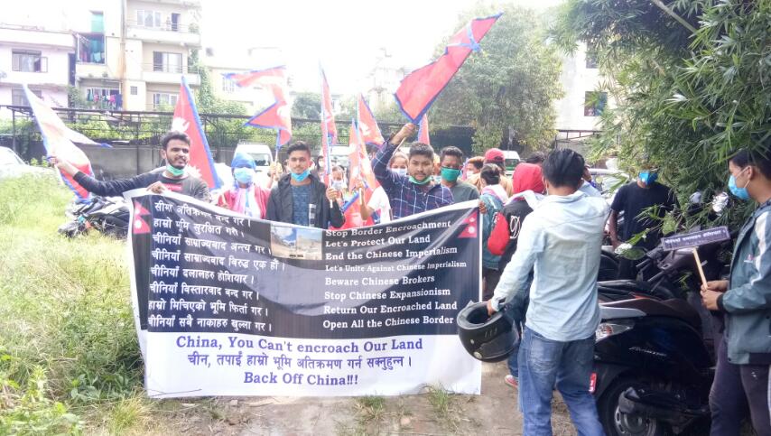 नेपाली भूमी मिचेको भन्दै चिनियाँ दूतावास अगाडि प्रदर्शन