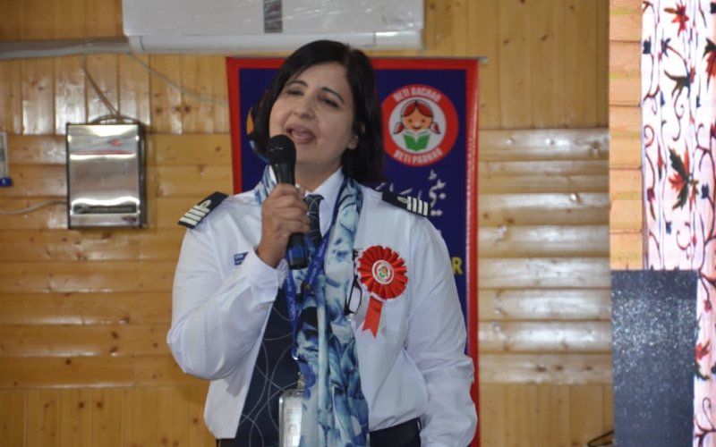 काश्मीरी महिला पाइलट भन्छिन् - युवाहरुको उद्देश्य उडि चन्द्र छुने हुनुपर्छ