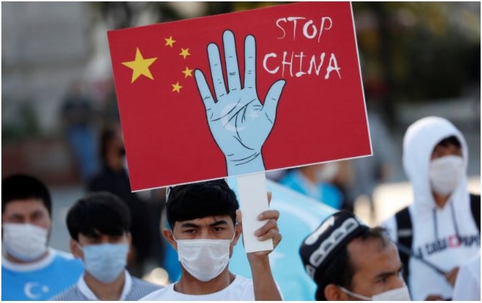 चीनद्वारा सिन्जियाङका उइगर व्यवसायीहरुलाई नजरबन्दमा राखियो