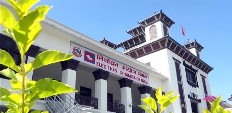 निर्वाचन आयोगद्वारा चुनाव चिन्ह वितरण, कसको चुनाव चिन्ह के ?